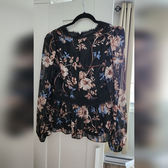 2 FOR 15$:  silky blouses - Picture 4 of 6